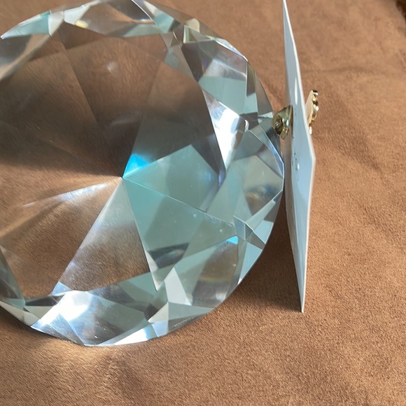 Bee enamel Pin - Picture 3 of 4